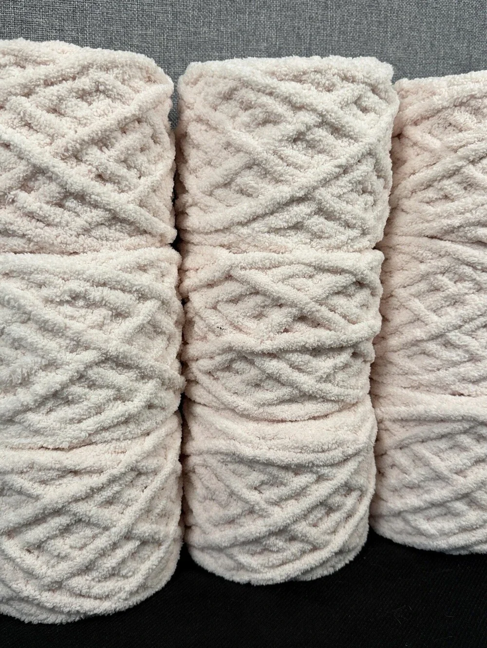 Reclaimed Yarn Super Bulky Chenille 2033 Yds Pale Pink 1196g (6 Cakes)